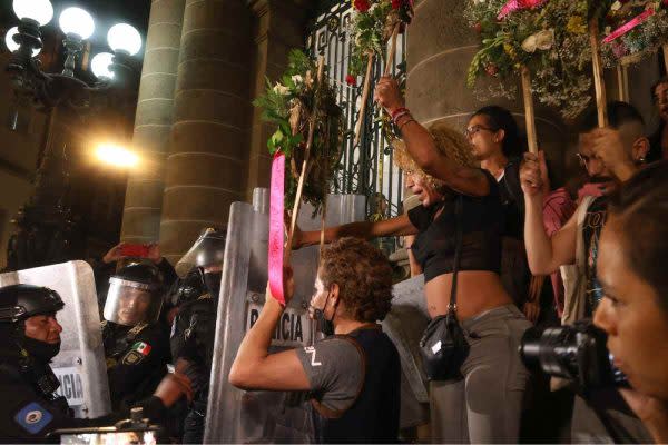 Policias-CDMX-marcha-transfeminicidios