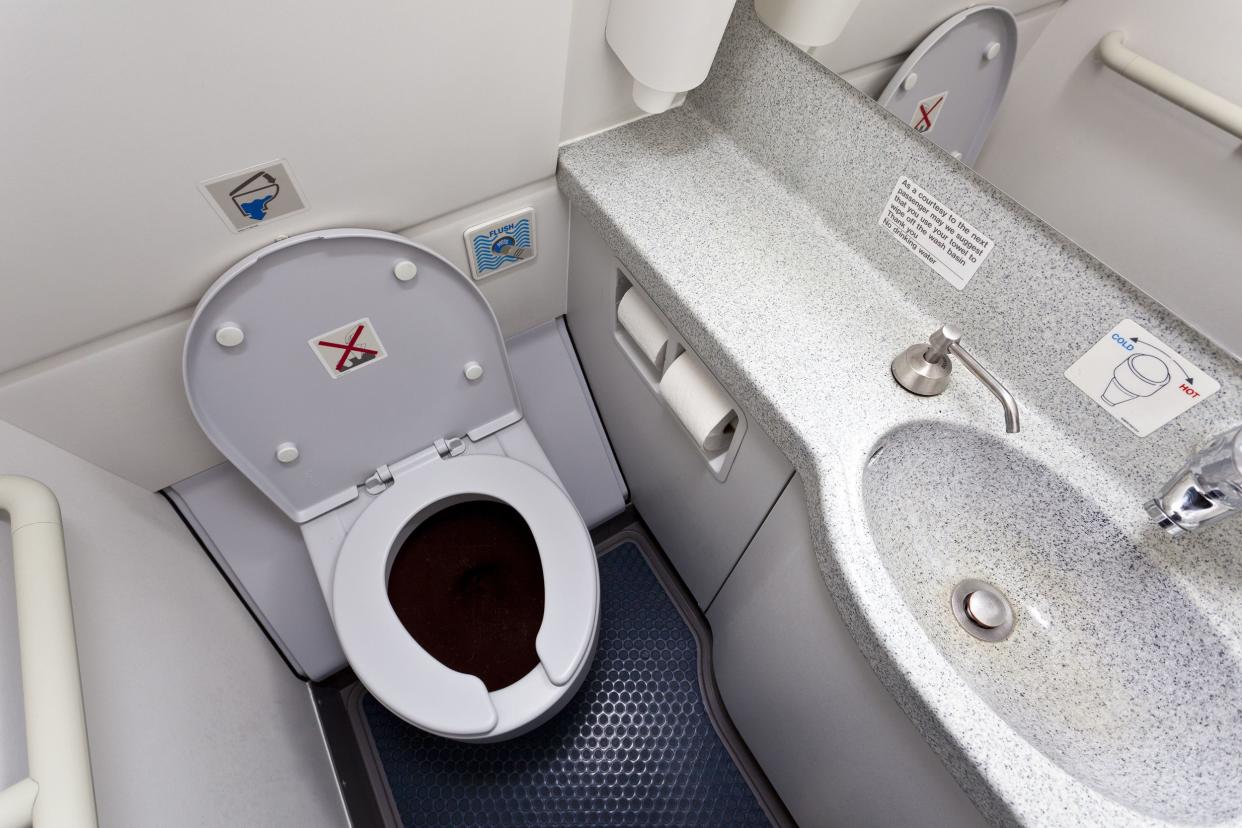 Airplane lavatory