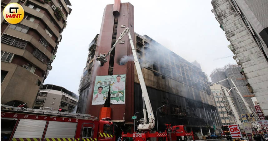 高雄城中城大樓火災造成至少46人死亡。（圖／宋岱融攝影）