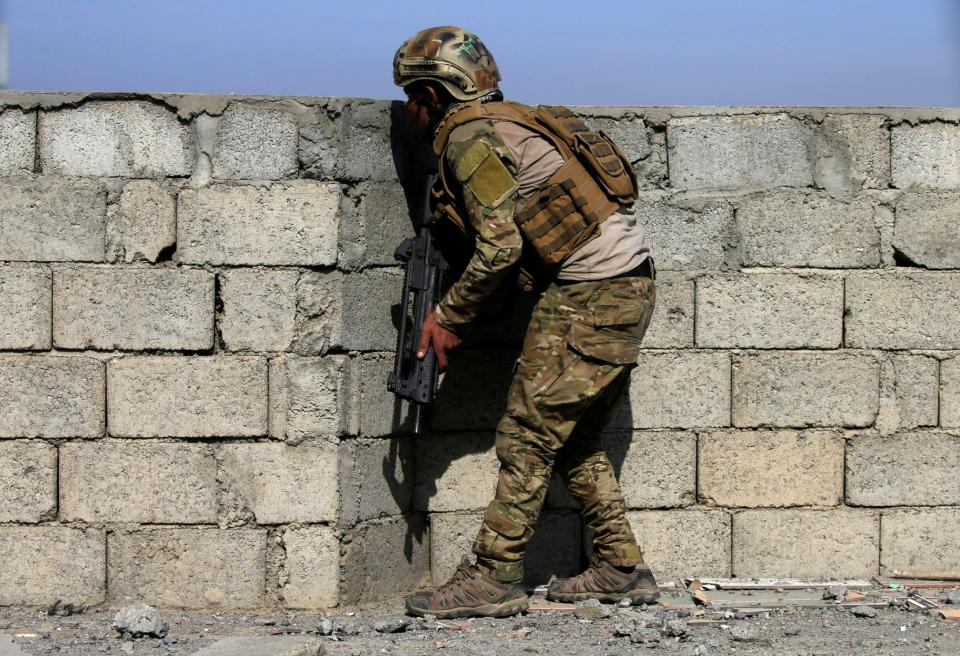 <p>A member of Iraqi security forces takes his position during a battle with Islamic State fighters, in western Mosul, Iraq February 26, 2017. (Alaa Al-Marjani/REuters) </p>