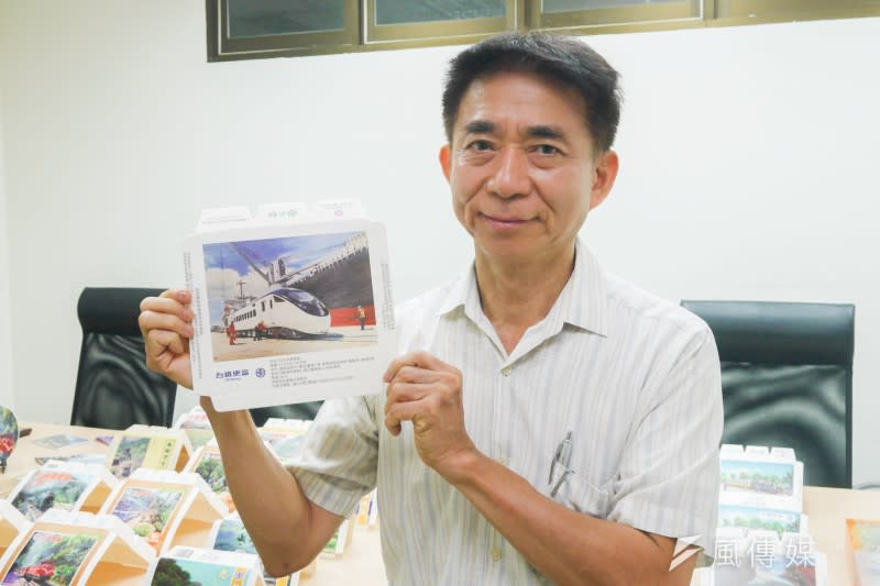 20220725-台鐵鐵路風光繪師陳世雄專訪，退休前的最後作品紀錄新車到港的風景。（蔡親傑攝）