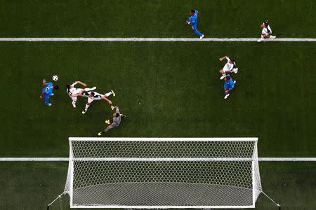 Soccer Football - World Cup - Group E - Brazil vs Costa Rica - Saint Petersburg Stadium, Saint Petersburg, Russia - June 22, 2018 Brazil's Gabriel Jesus shoots at goal with a header REUTERS/Henry Romero