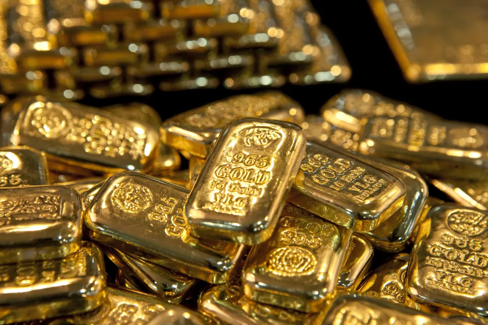 Golden Wealth in Glowing Stacks: The Power of Precious Metal Investments