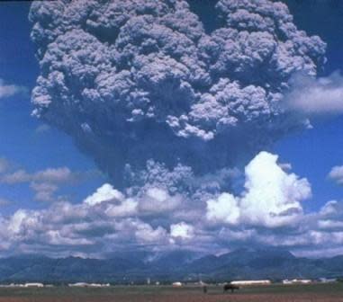 Pinatubo ash plume