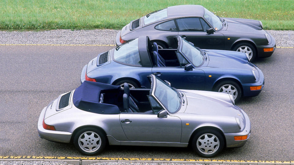 1990 年式 964 世代車款，前-911 Carrera 4 3.6 Cabriolet，中-911 Carrera 4 3.6 Targa，後-911 Carrera 4 3.6。