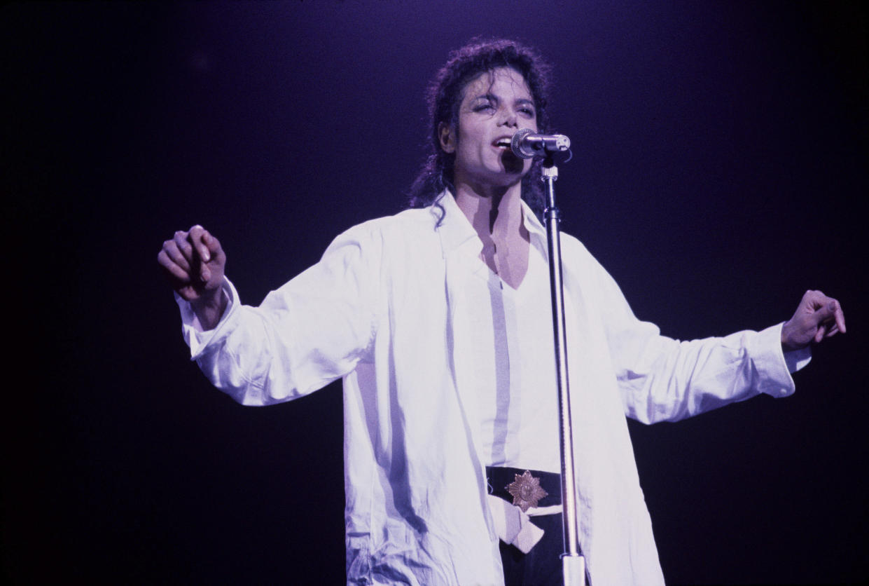 ***FILE PHOTO*** 10th Anniversary of Michael Jackson's Death Michael Jackson, live performance on the final night of his 1988-1989 tour at L.A. Sports Arena, Exposition Park, Los Angeles, California. January 27, 1989. © RTAllen / MediaPunch /IPX