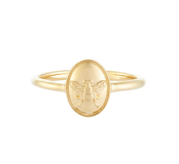 This ring is the <a href="https://fave.co/2t0mGs4" target="_blank" rel="noopener noreferrer">bee's knees</a>.&nbsp;