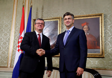 Croatia's new Prime Minister Andrej Plenkovic (R) poses with former Prime Minister Tihomir Oreskovic in the government building in Zagreb, Croatia, October 19, 2016. REUTERS/Antonio Bronic