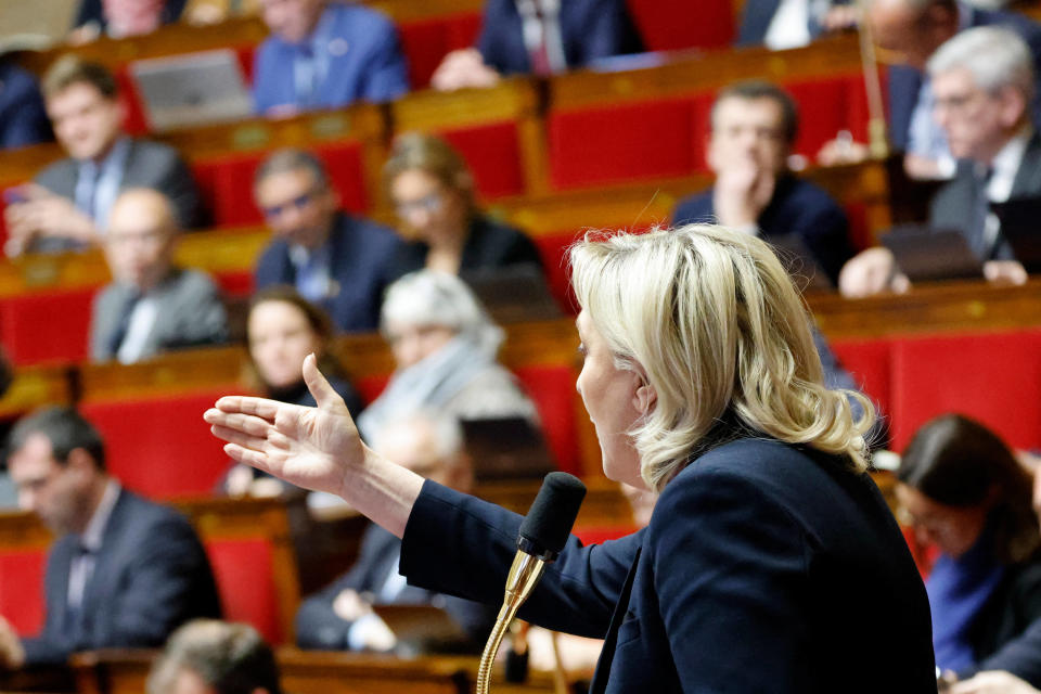 Cet amendement cosigné par la majorité et le RN ulcère les socialistes (photo d’illustration de Marine Le Pen prise le 14 février 2023)