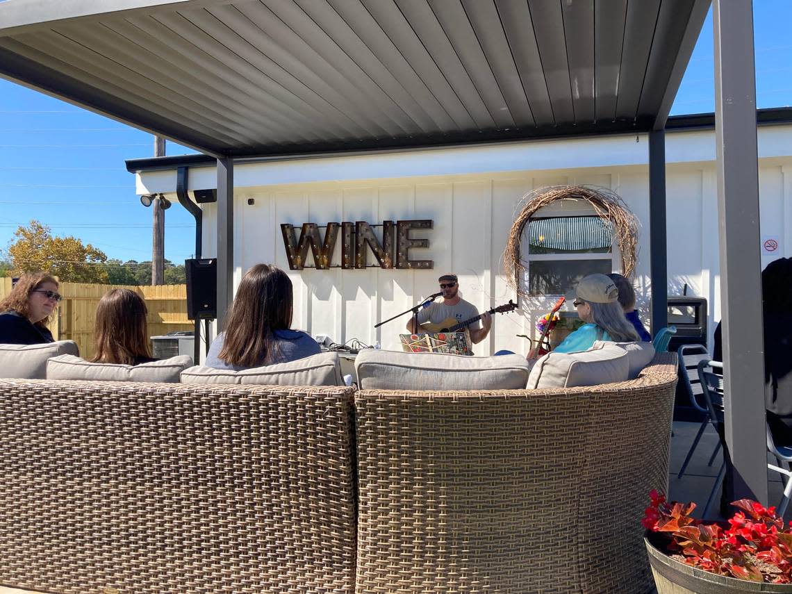La’Vino Wine Bar offers an outdoor space where local musicians are invited to come and play on Fridays and Saturdays.