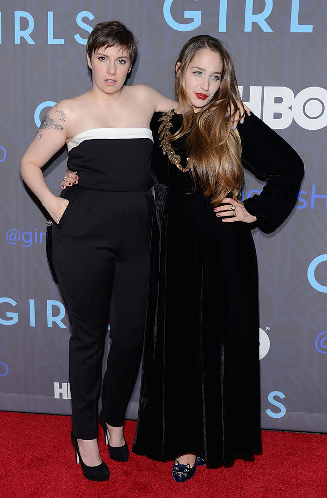 Lena Dunham (links) und Jemima Kirke bei der Premiere von “Girls” in New York (Bild: Getty Images)