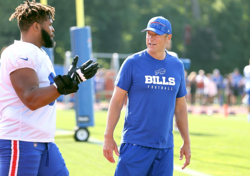 Offensive line coach Aaron Kromer working on technique with O’Cyrus Torrence during practice. (USAT)