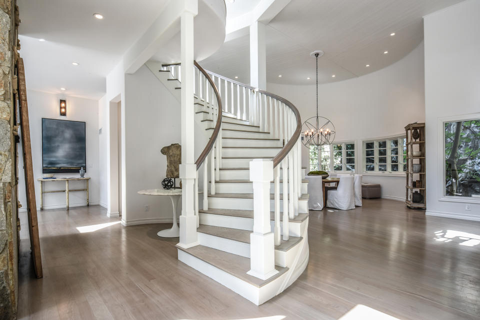 There are impressive light fixtures throughout the house. (Photo: MLS)