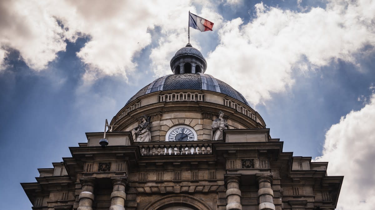 Le dôme à l'entrée principale du Sénat à Paris, le 25 juin 2024. | Xose Bouzas / Hans Lucas / AFP