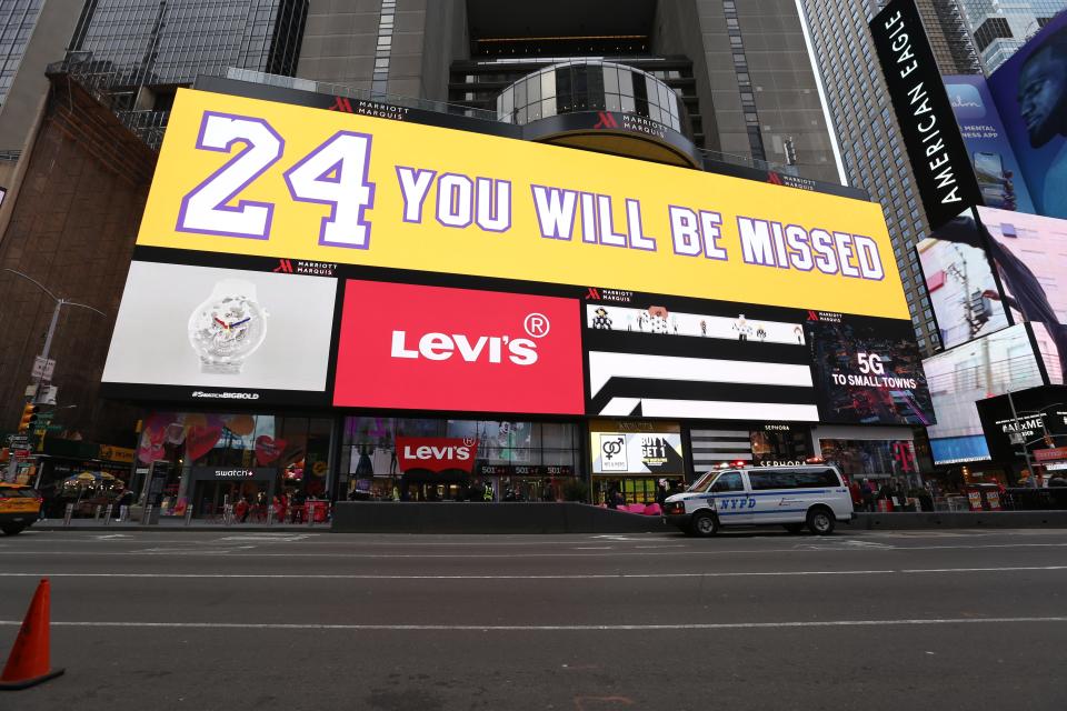 NYC and the NBA pay tribute to Kobe Bryant after the Los Angeles Lakers great died in a helicopter crash at age 41. (Photo by Lokman Vural Elibol/Anadolu Agency via Getty Images)