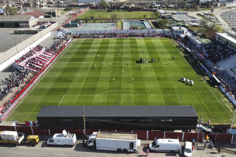 Barracas Central juega por primera vez en su cancha en La Liga de Futbol Profesional