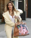 <p>Entre la colección de bolsos de Kim Kardashian también figura su Hermès customizado por el artista George Condo en 2013. (Foto: Gtres). </p>