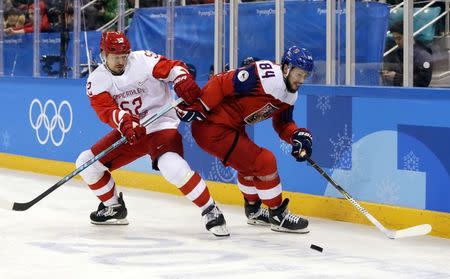 Ice Hockey - Pyeongchang 2018 Winter Olympics - Men Semifinal Match - Czech Republic v Olympic Athletes from Russia - Gangneung Hockey Centre, Gangneung, South Korea - February 23, 2018 - Sergei Shirokov, Olympic athlete from Russia, and Tomas Kundratek of Czech Republic battle for the puck. REUTERS/David W Cerny