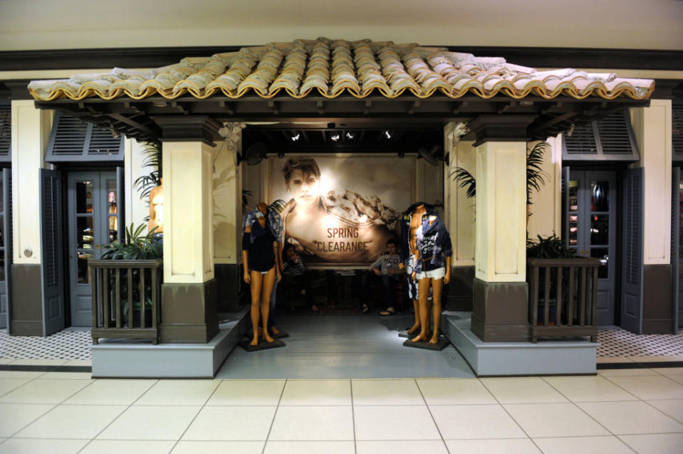 Hollister entrance