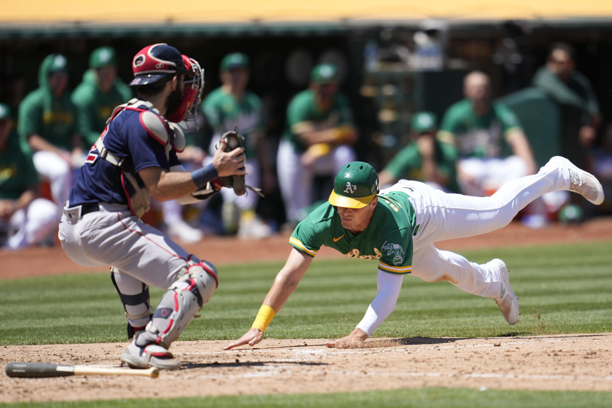 Báez homers twice, Cubs stay hot with 8-5 win over Reds