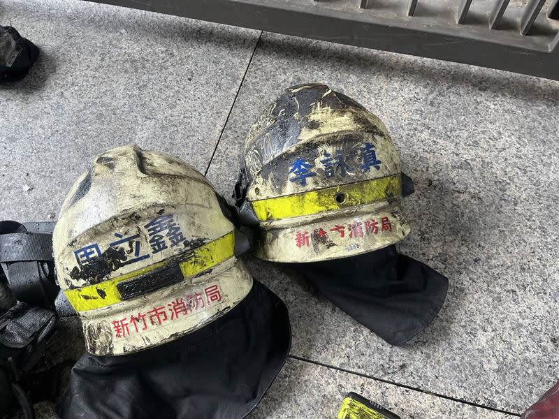 新竹市消防局金山分隊周立鑫、李詠真在火場中殉職。（圖／翻攝畫面）