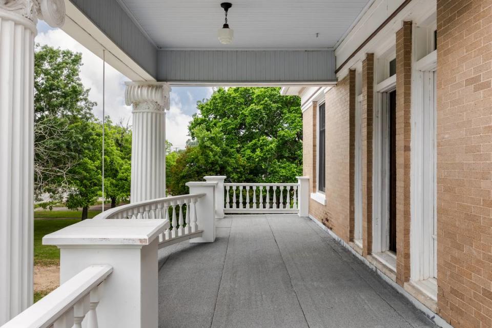 Porch area