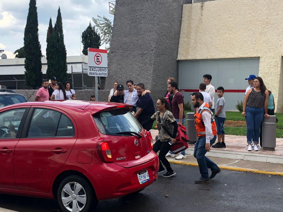 <p>A man is helped into a car outside the Durango Airport after an Aeromexico-operated Embraer passenger jet crashed right after takeoff in Mexico’s state of Durango, July 31, 2018, in this picture obtained from social media. (Photo: Contacto Hoy via Reuters) </p>