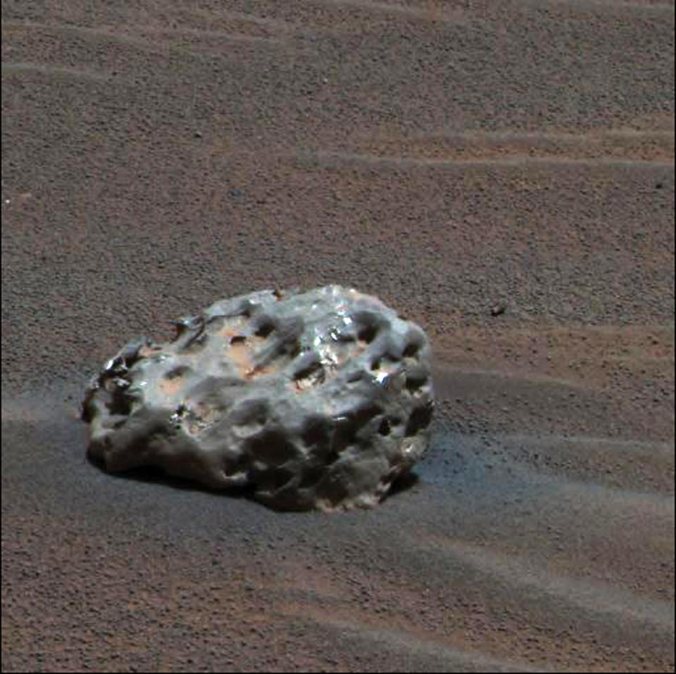 <p>In this image released Jan. 19, 2005, NASA’s Mars Exploration Rover “Opportunity” has found an iron meteorite on Mars, the first meteorite of any type ever identified on another planet. The pitted, basketball-size object is mostly made of iron and nickel. (Photo: NASA/JPL/Cornell/Reuters) </p>