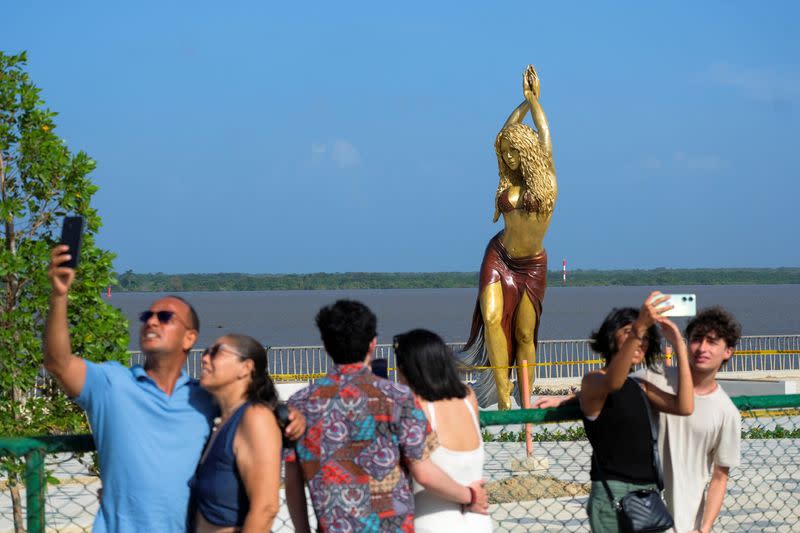 Estatua de la cantante colombiana Shakira es inaugurada en Barranquilla, Colombia