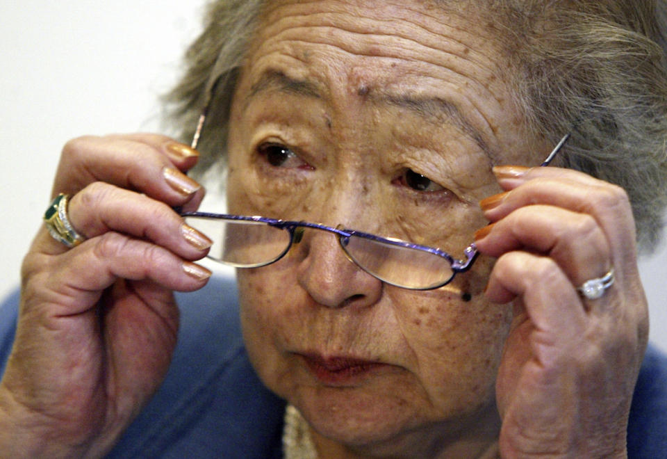 FILE - In this March 31, 2004, file photo, Japan's special representative for Afghanistan Sadako Ogata briefs the media during a news conference at the international Afghanistan conference in Berlin. Former top U.N. refugee official Ogata, one of the first Japanese women to hold a top job at an international organization, has died. She was 92. (AP Photo/Markus Schreiber, File)