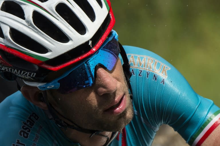 Italy's Vincenzo Nibali rides in the pack in the rain during the second stage of the Tour de France on July 5, 2015, between Utrecht and Neeltje Jans island in the Dutch city of Vrouwenpolder