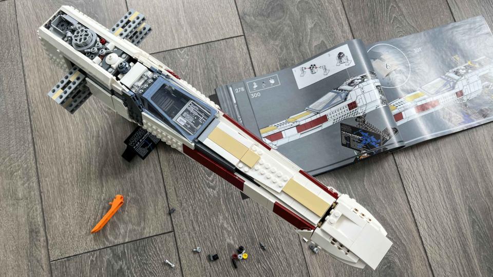 Building the Lego Star Wars UCS X-Wing Starfighter (75355)