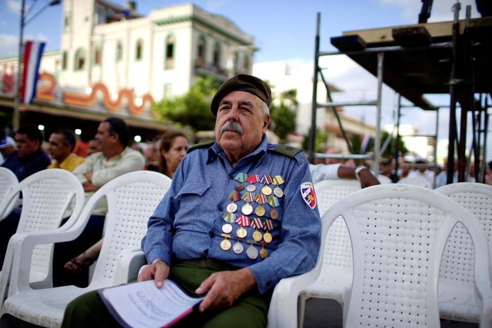 <p>Ein kubanischer Kriegsveteran, der bei der Invasion der Schweinebucht 1961 gekämpft hatte, nimmt an einer Zeremonie anlässlich des 57. Jahrestags der Deklaration der kubanischen Revolution teil. (Bild: REUTERS/Alexandre Meneghini) </p>