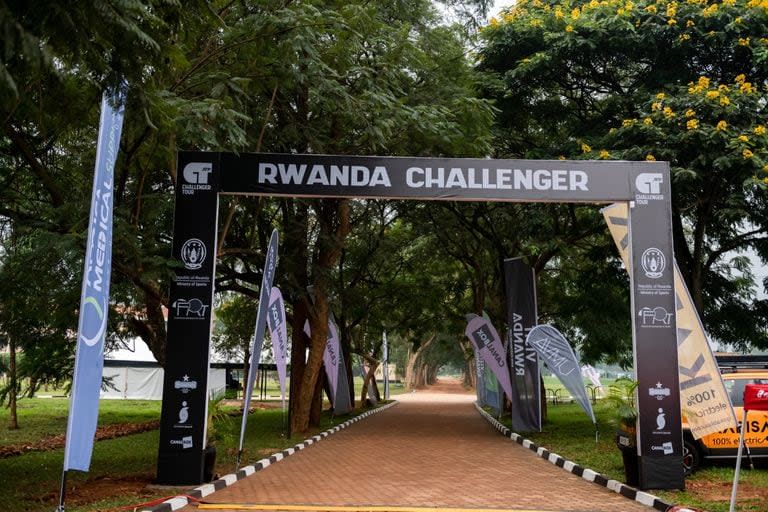 El ingreso al complejo donde se disputa, por primera vez, el Challenger de Kigali, Ruanda