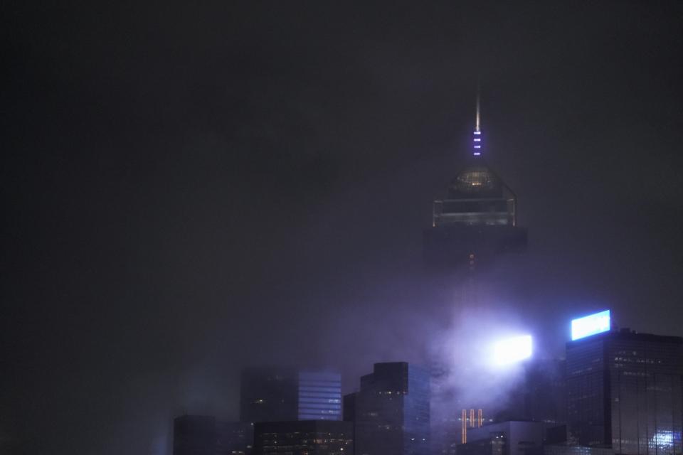 暴雨烏雲蓋頂　超級月亮消失夜空　市民慨嘆香港「月亮都失去了」