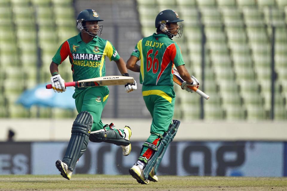 Bangladesh’s Shamsur Rahman, left, and Anamul Haque run between the wickets during the Asia Cup one-day international cricket tournament against Sri Lanka in Dhaka, Bangladesh, Thursday, March 6, 2014. (AP Photo/A.M. Ahad)
