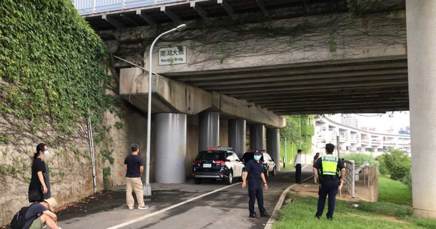台北市南湖大橋下午發現1男性浮屍，經確認後為北市建管處涉貪人員曾華崇。（圖／民眾提供）