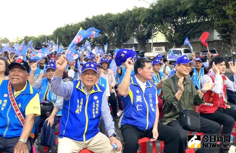 ▲人權導演吳軍參選台中議員補選，今天舉辦造勢大會，立委黃仁及陳義信到場力挺，支持者也相當踴躍。（圖／記者金武鳳攝，2024.3.31)