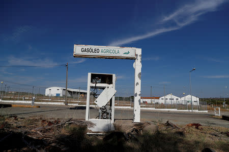 An agricultural gasoline pump stands at an abandoned petrol station at Alqueva region, Portugal, August 12, 2018. REUTERS/Rafael Marchante