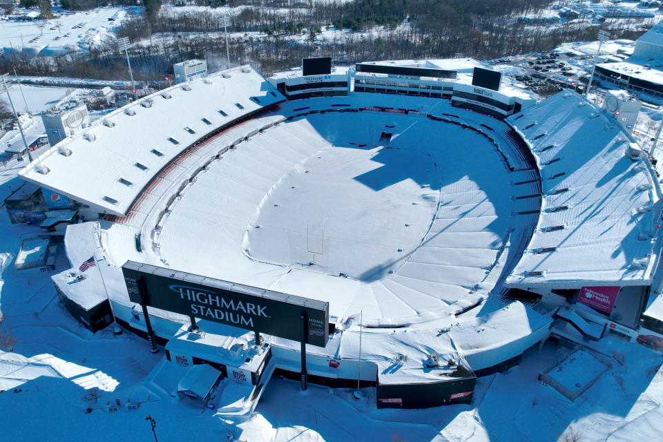 美國耶誕假期遭受暴風雪席捲，皚皚白雪覆蓋多地。圖片來源：REUTERS/Drone Base