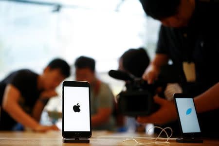 Members of the media film the new iPhone 7 at an Apple store in Beijing, China, September 16, 2016. REUTERS/Thomas Peter