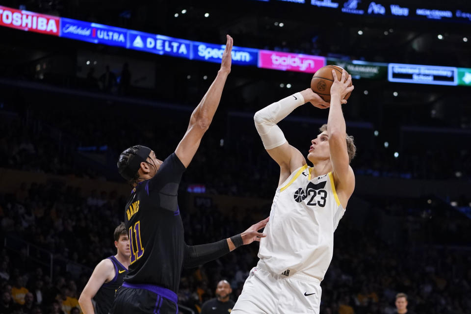 Utah Jazz forward Lauri Markkanen shoots against Los Angeles Lakers center Jaxson Hayes during the first half of an NBA basketball in-season tournament game Tuesday, Nov. 21, 2023, in Los Angeles. (AP Photo/Ryan Sun)