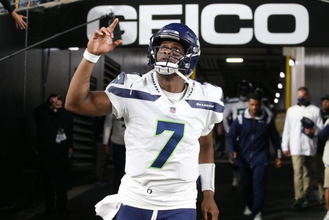 Seahawks name Smith starting QB after battle with Lock