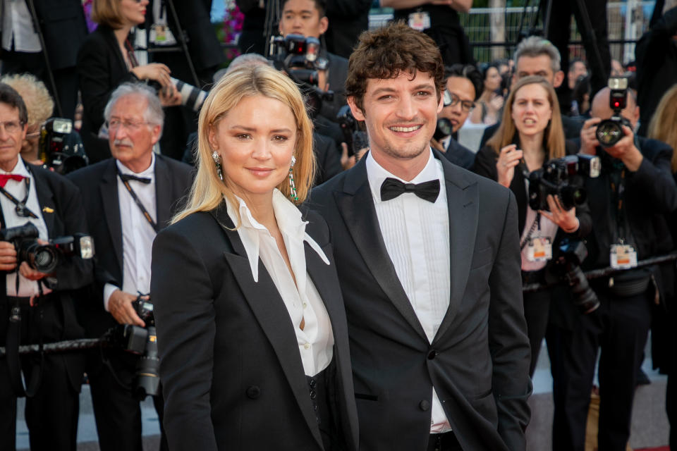 Lors d’un long entretien accordé à Vogue en janvier 2020, Virginie Efira se confie sur sa relation avec Niels Schneider, et sur l’évolution de sa vision de l’amour avec lui. "<em>J’avais un rapport à l’amour contrarié, un mélange de grande croyance romantique et en même temps une incapacité à la dépendance que cela suppose forcément. Tout a changé avec lui</em>, déclare-t-elle. <em>En ce moment, je suis la plus grande amoureuse du monde.</em>" <em>(Photo by Marc Piasecki/FilmMagic via Getty Images)</em>