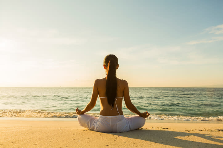 El yoga podría ser tan efectivo como la fisioterapia. Foto: felixhug / Getty Images