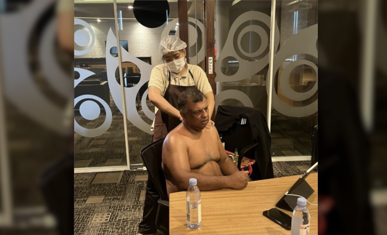 A picture of Tony Fernandes getting a massage in a meeting