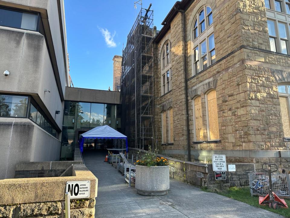 The Sarah Street entrance, as seen here on Sept. 13, 2023, is where courthouse visitors typically enter while the building undergoes an expansion and renovation project.