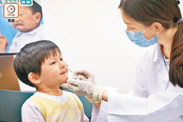 醫教界促政府全面統籌所有學童流感疫苗的分配。