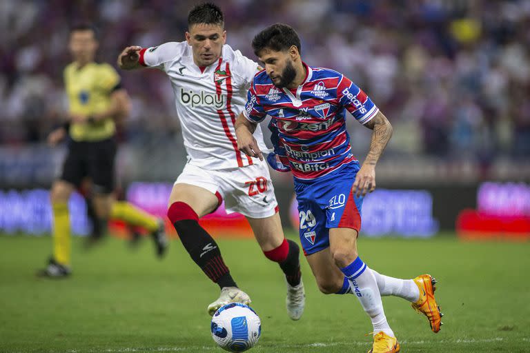 Estudiantes va por los cuartos de final: desde las 21:30, se mide ante Fortaleza en el estadio Uno