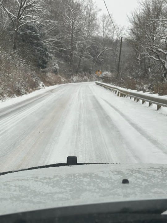 Snow along Highway 84 in White County (Courtesy: White County Sheriff’s Office)
